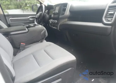 2020 Ram 1500 Big Horn 4X4 5'7 Box z USA, uszkodzony, nr VIN 1C6SRFFT1LN165282